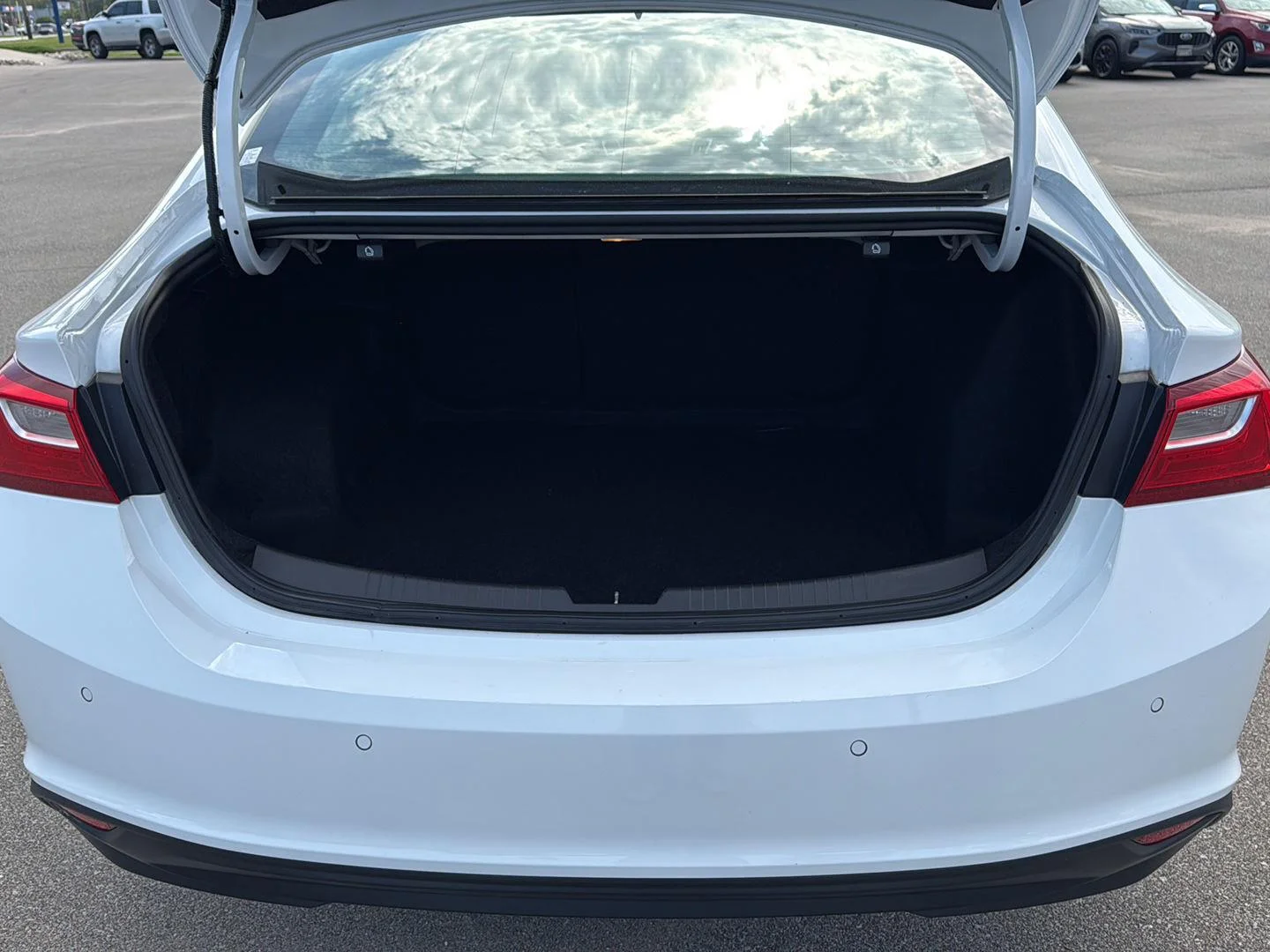 Used 2024 Summit White Chevrolet LT image 13