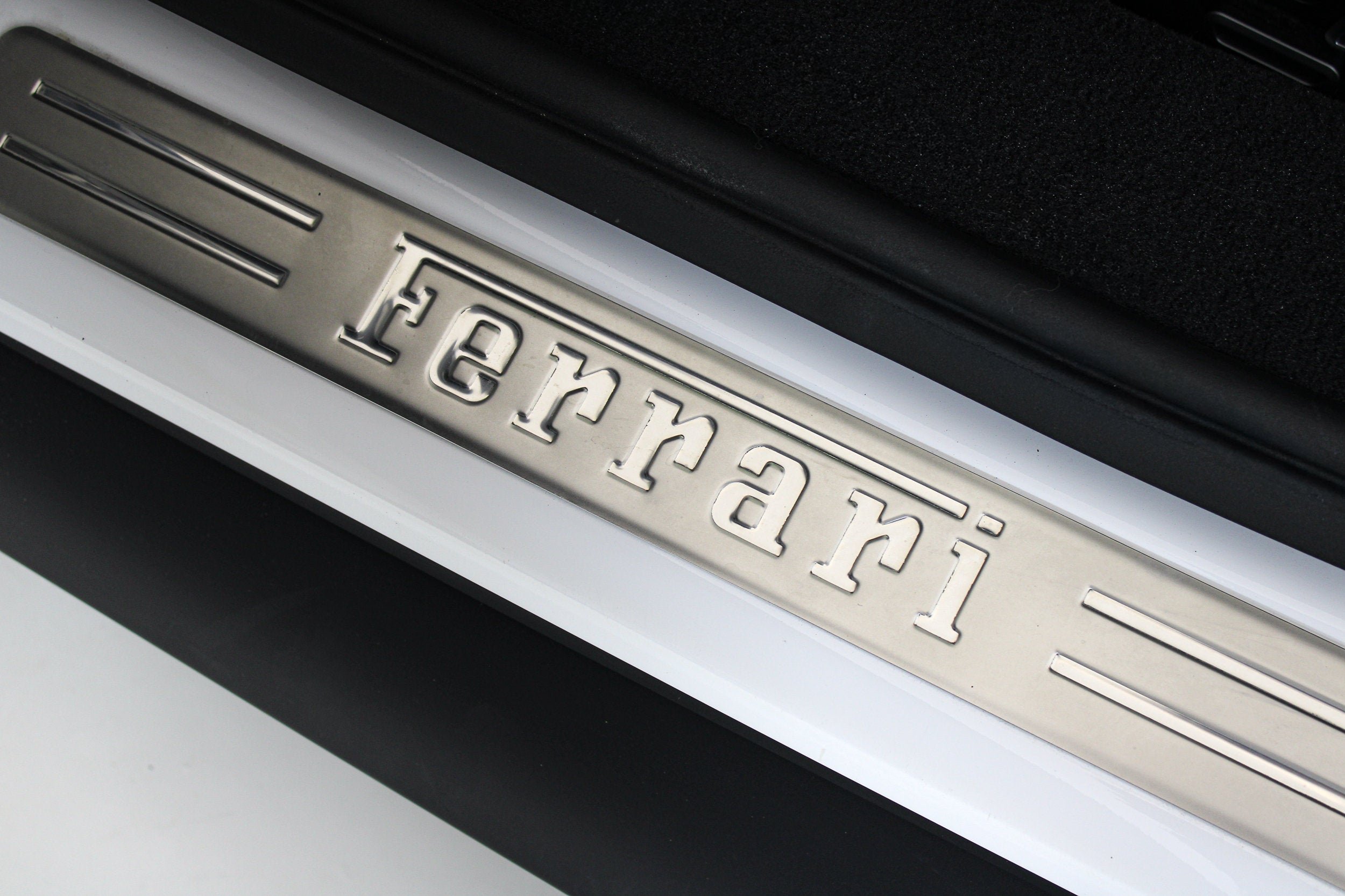 Used 2025 Bianco Cervino Ferrari  image 35