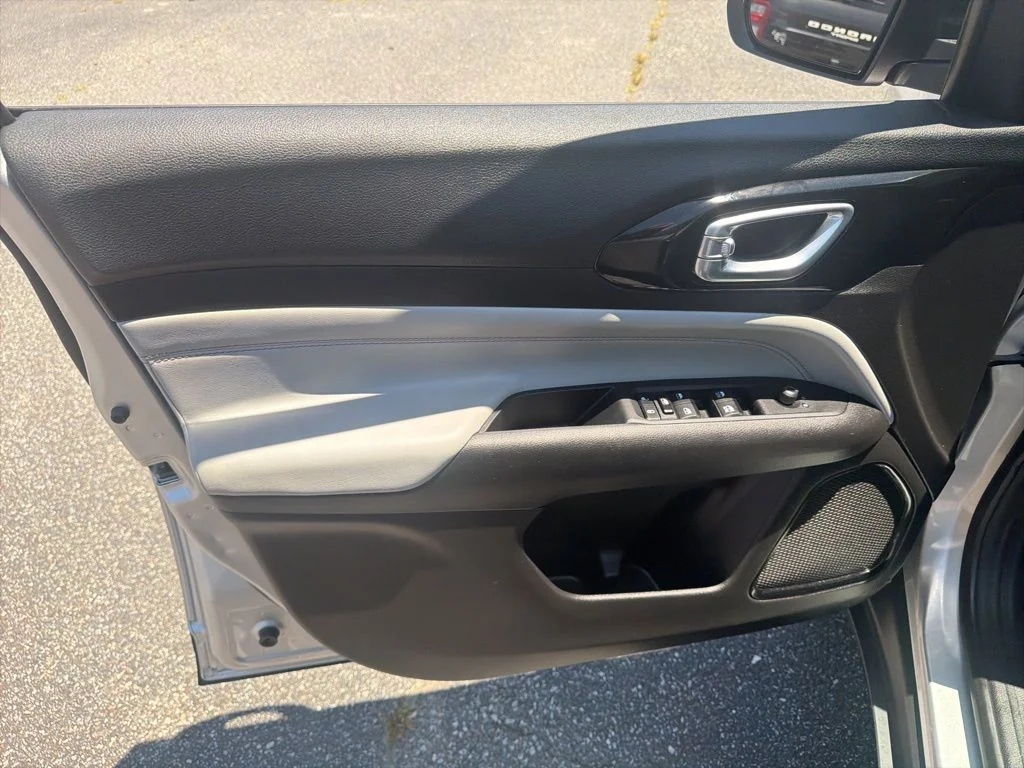Used 2025 Silver Jeep Limited image 13