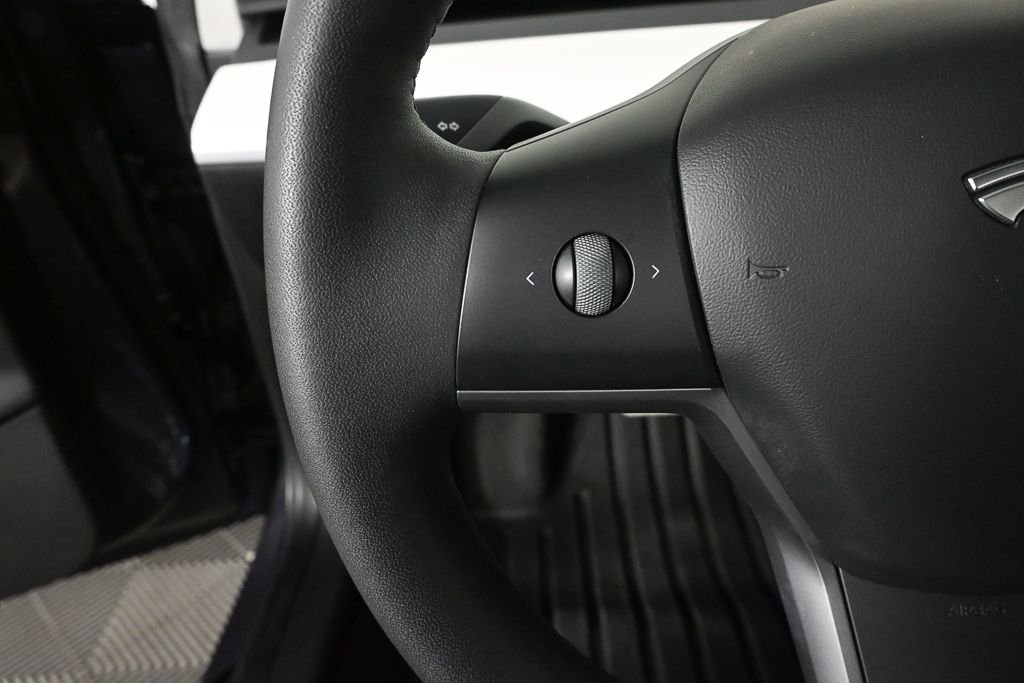 Used 2022  Tesla Performance image 8