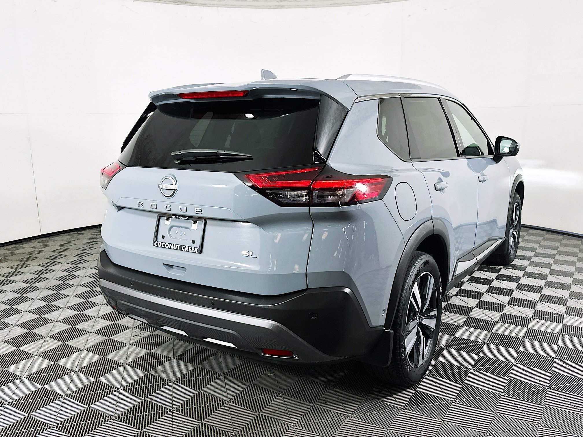 2023 Nissan Rogue thumbnail 5