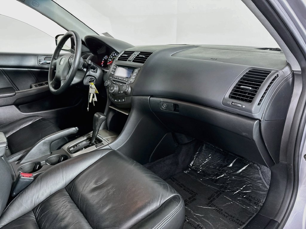 Used 2005 Silver Frost Metallic Honda EX-L image 28