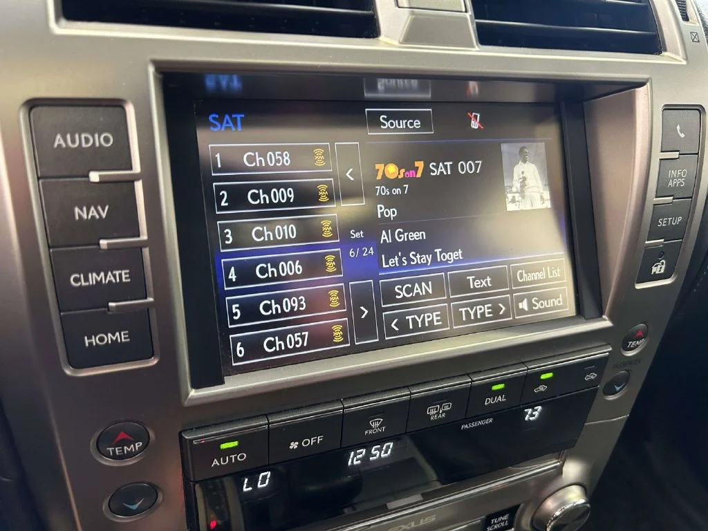 Used 2018 White Lexus 460 image 25