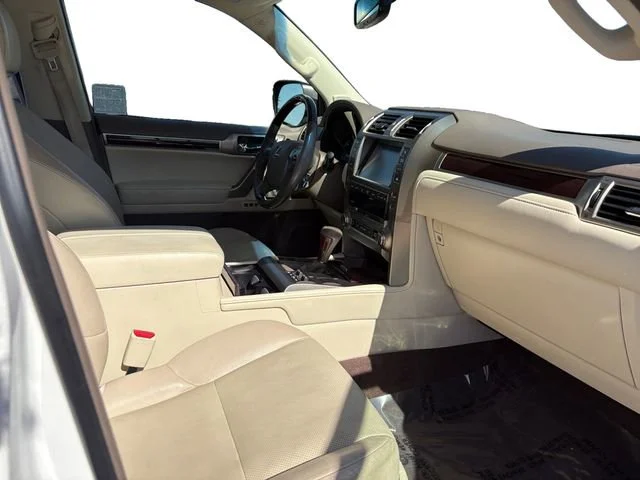 Used 2018 White Lexus GX 460 image 20