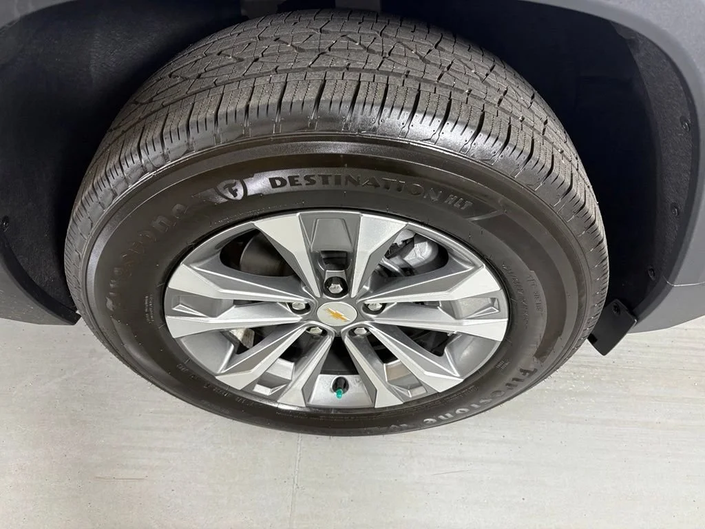 New 2027 Summit White Chevrolet LT image 12