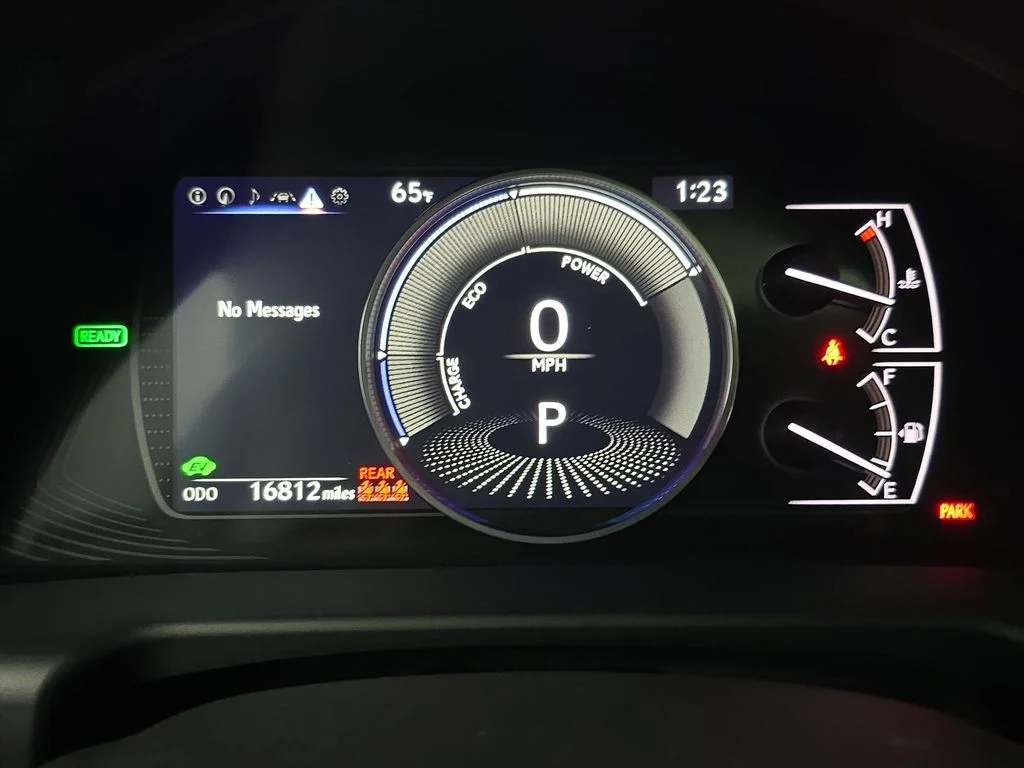 Used 2025 Silver Lexus 300h image 18