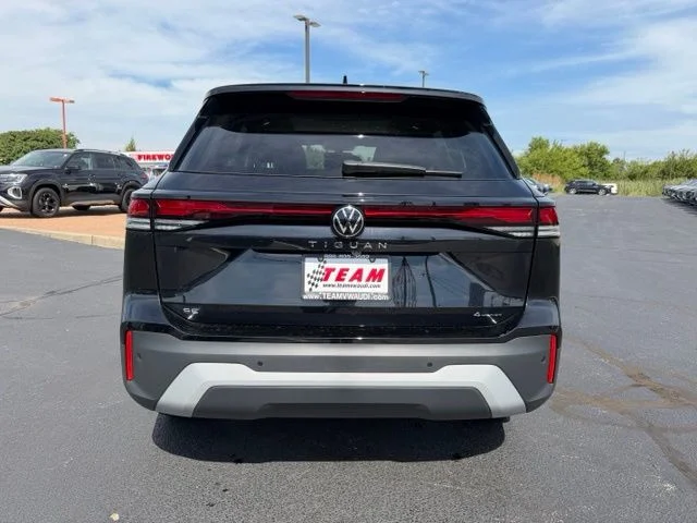 New 2026 Deep Black Pearl Volkswagen 2.0T SE image 4