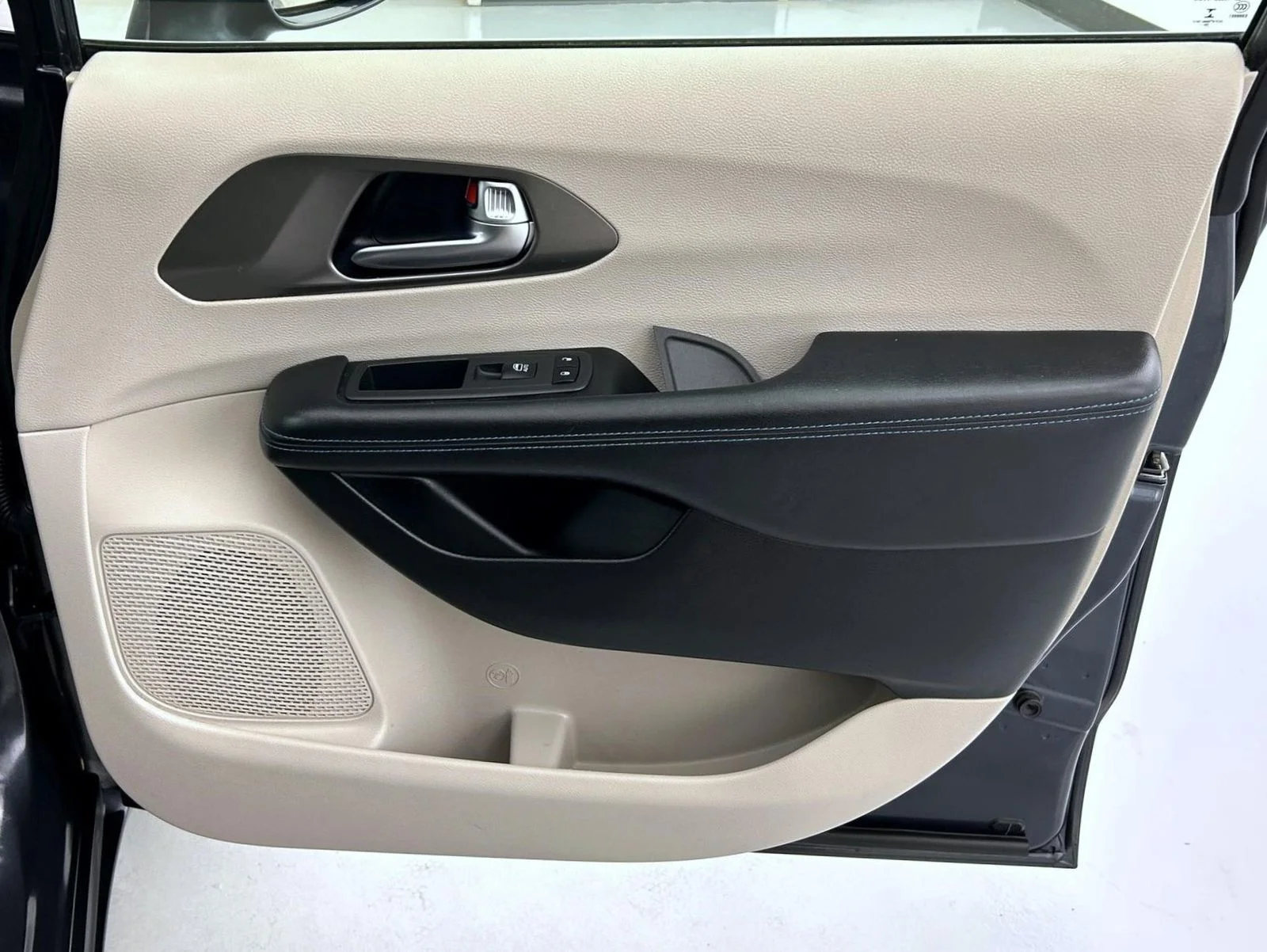Used 2021 Gray Chrysler Touring L image 16