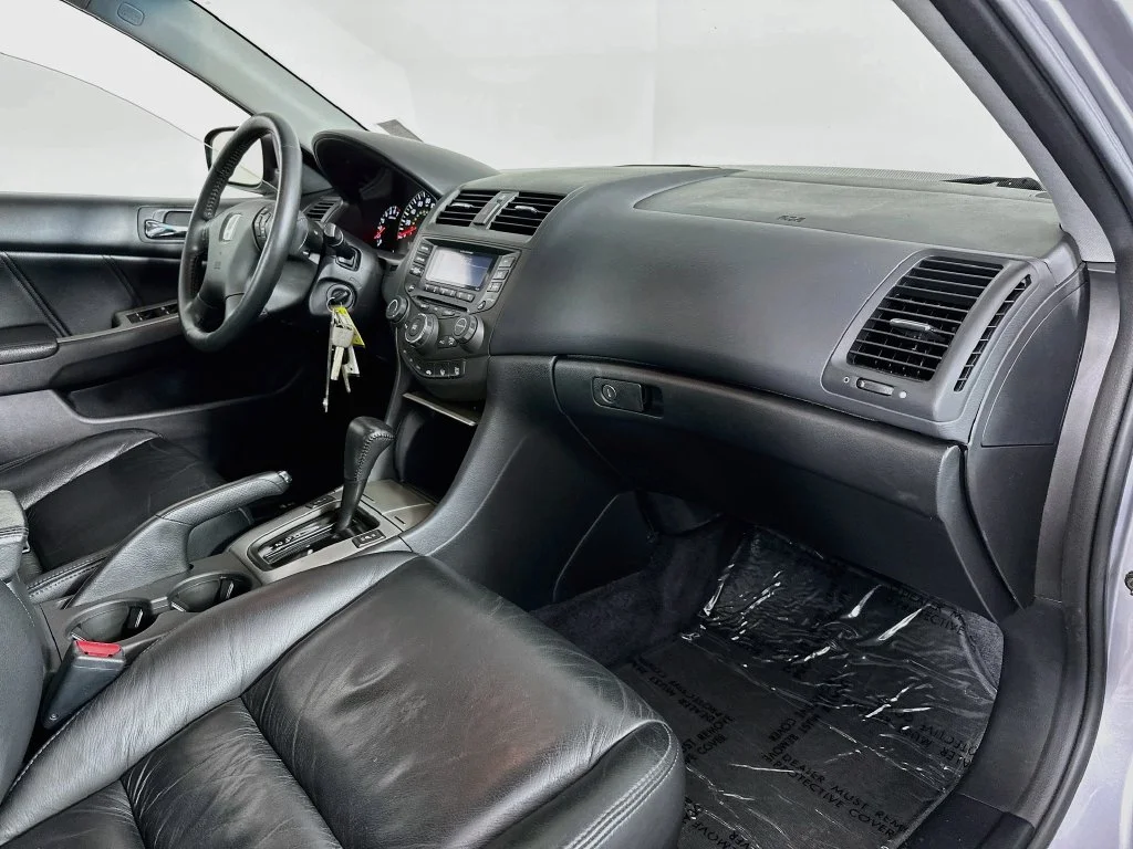 Used 2005 Silver Frost Metallic Honda EX-L image 28