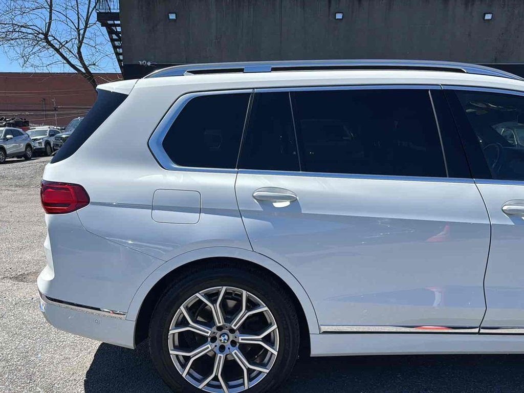 Used 2022 White BMW xDrive40i image 10