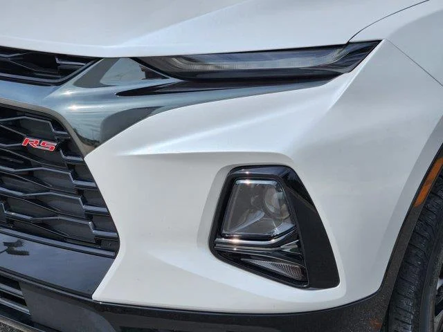 Used 2022 White Chevrolet RS Front-Wheel Drive image 9