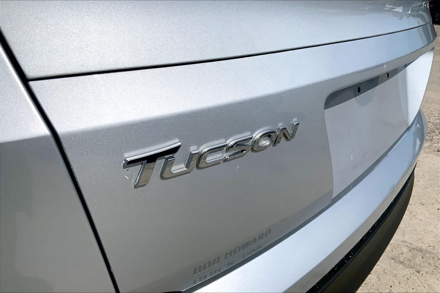 Used 2018 Molten Silver Hyundai SE image 30