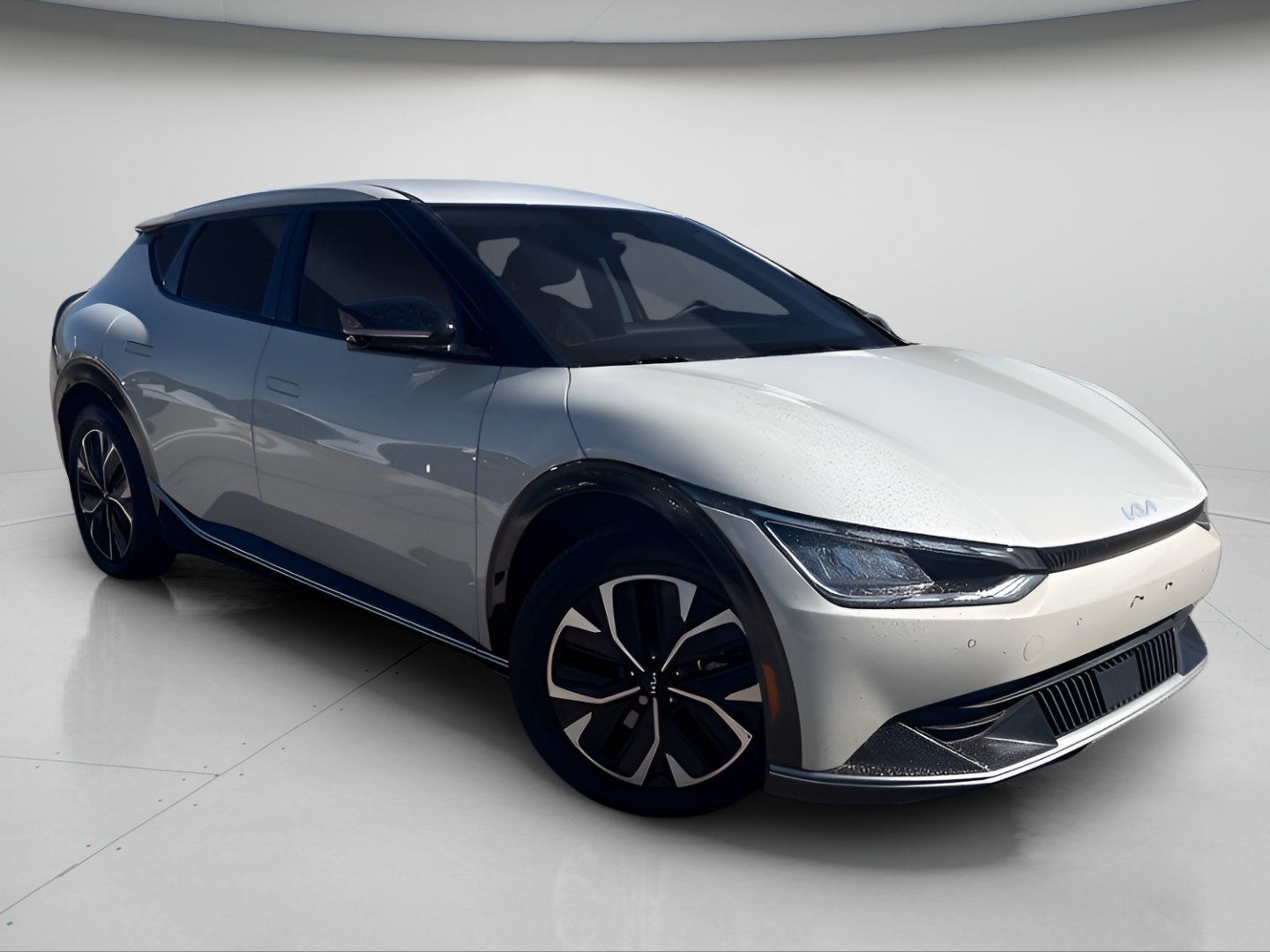 Certified Used 2023 Glacier Kia Wind image 2