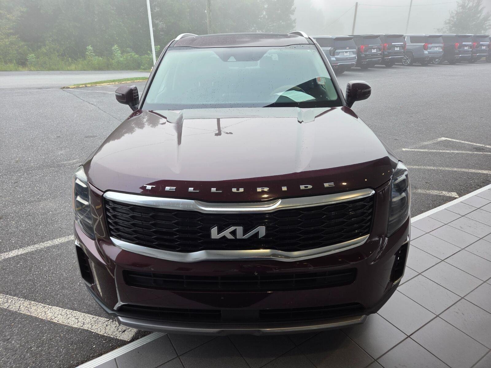 Used 2022 Sangria Kia EX image 2
