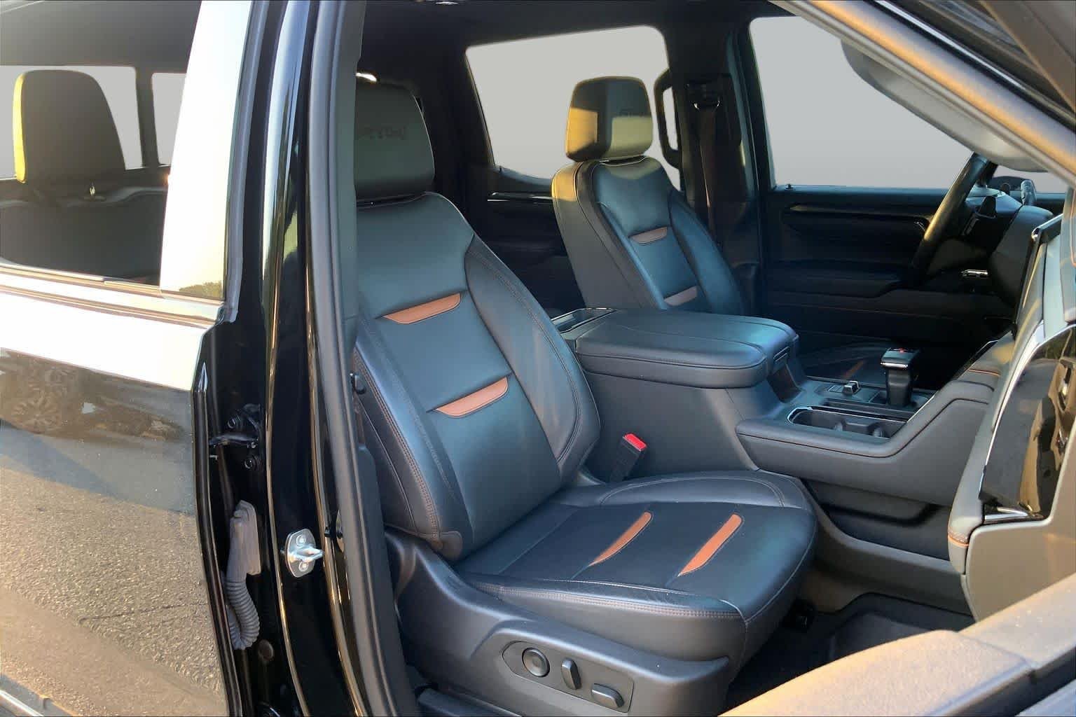 Used 2023 Onyx Black GMC AT4 image 9