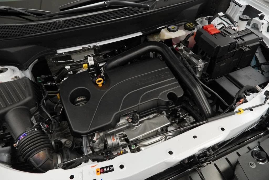 New 2027 Summit White Chevrolet LT image 37