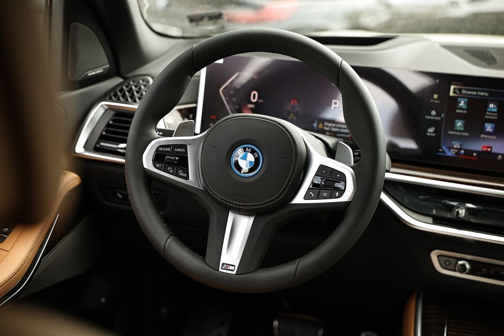 New 2026 Dravit Grey Metallic BMW xDrive50e image 30