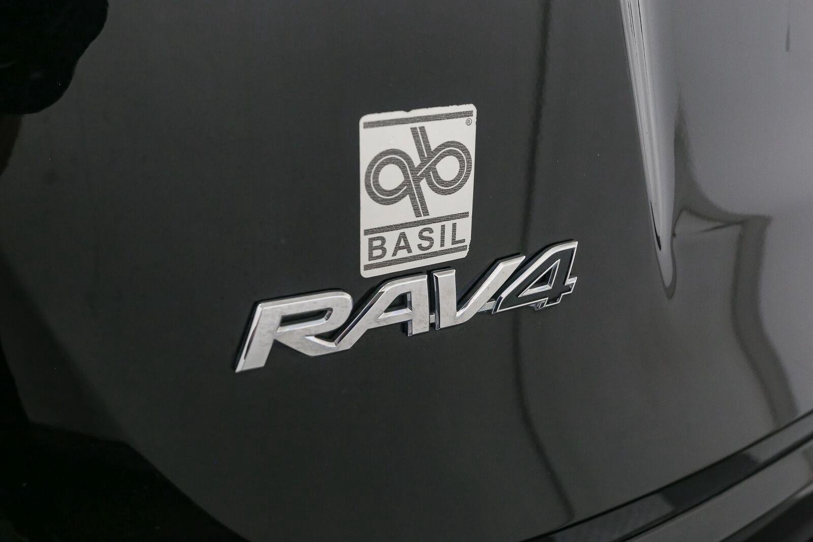 Used 2018 Black Toyota LE image 10