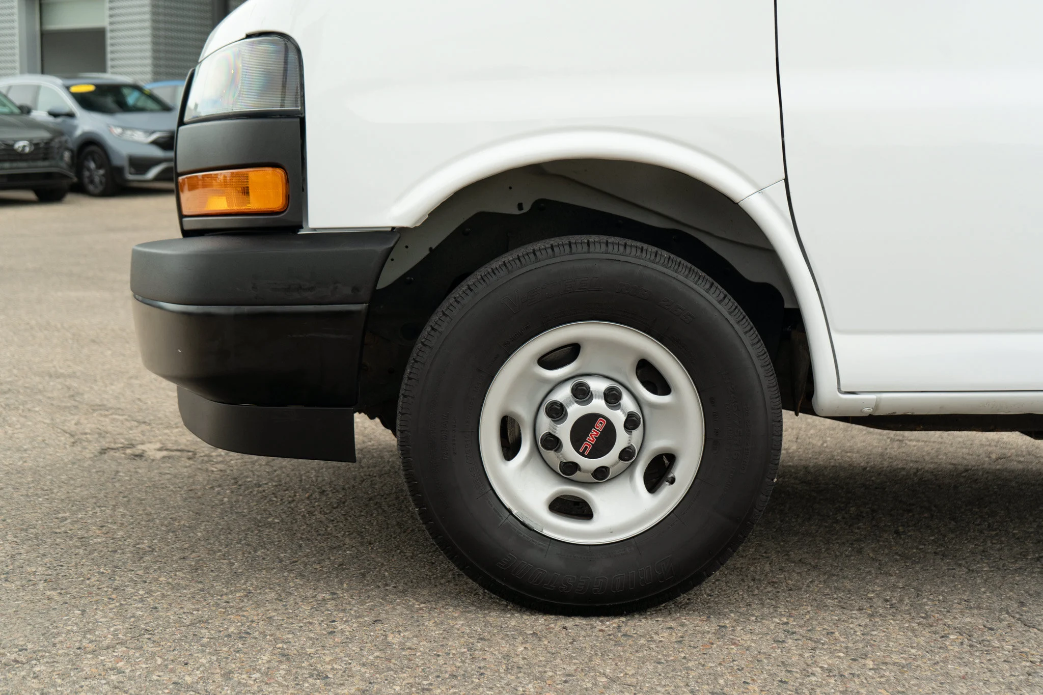 Certified Used 2023 Summit White GMC Cargo*135in WB | Summit White | Rubber Lined Flooring | Htd Mirrors | 239.4 cuft Capacity image 18