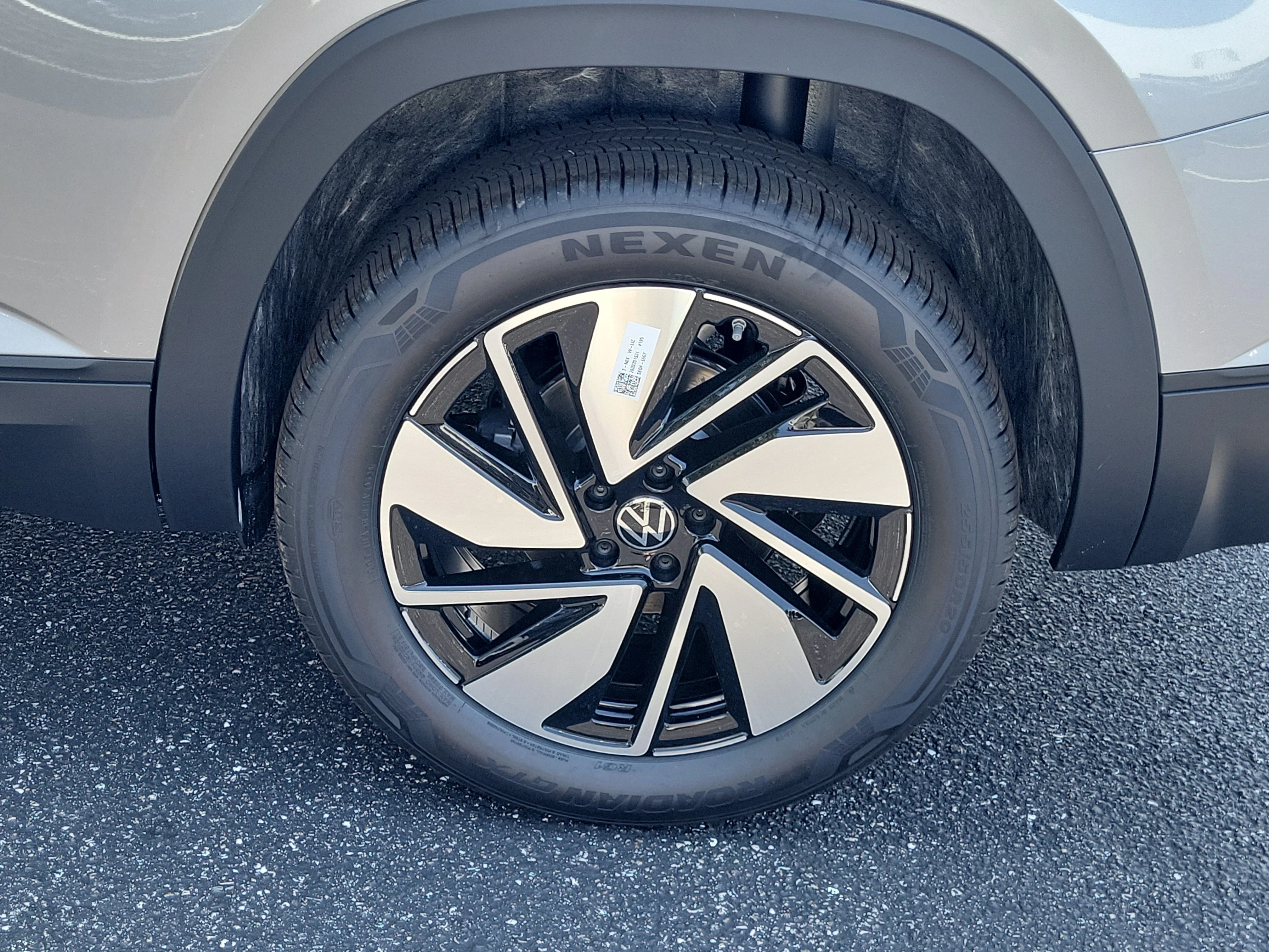 New 2026 Silver Volkswagen SE w/Technology image 30