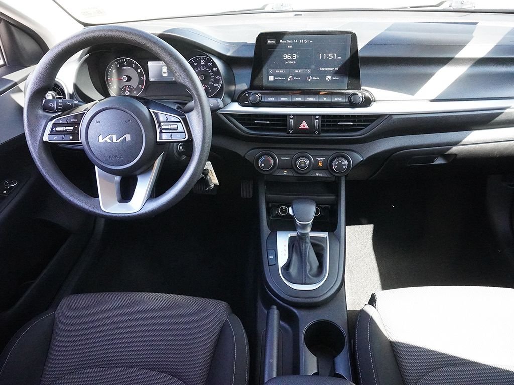 Used 2023 White Kia LXS image 29
