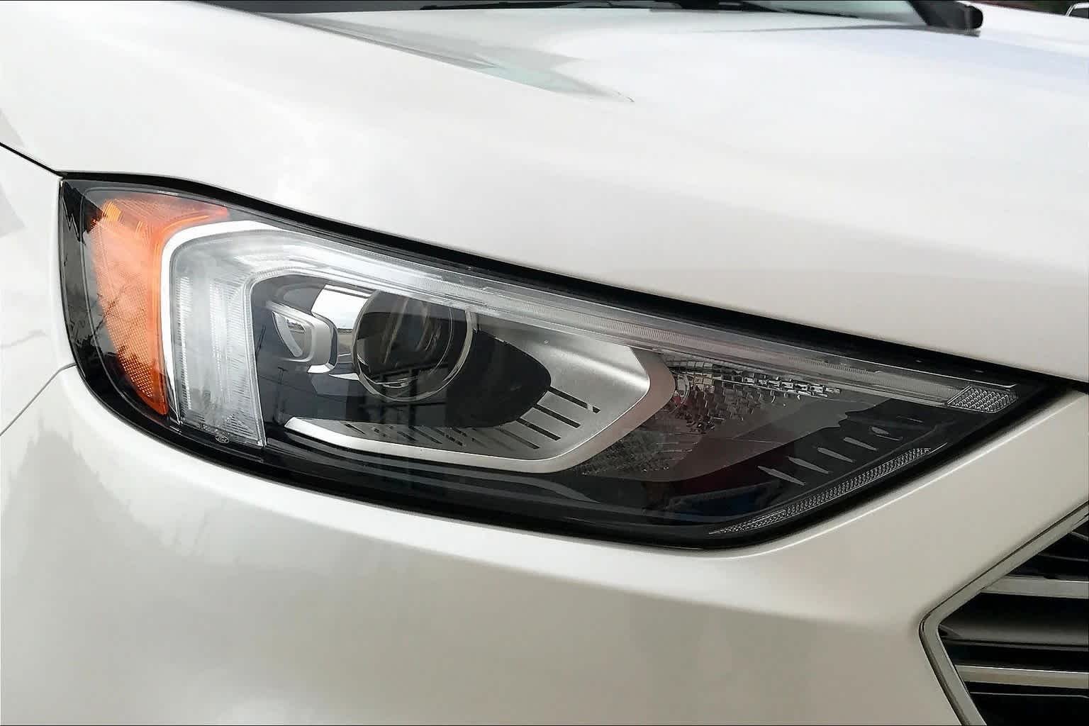 Used 2019 White Platinum Metallic Tri-Coat Ford SEL image 28