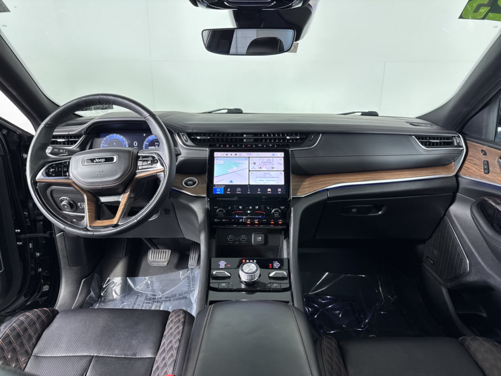 Used 2023 Diamond Black Jeep Summit image 4