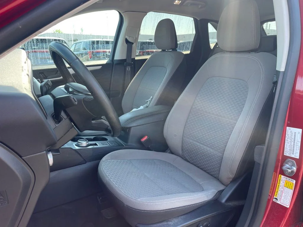 Used 2022 Rapid Red Metallic Tinted Clearcoat Ford SE image 10