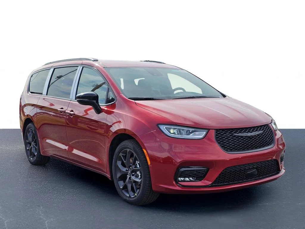 New 2026 Red Hot Pearl-Coat Exterior Paint Chrysler Select image 5