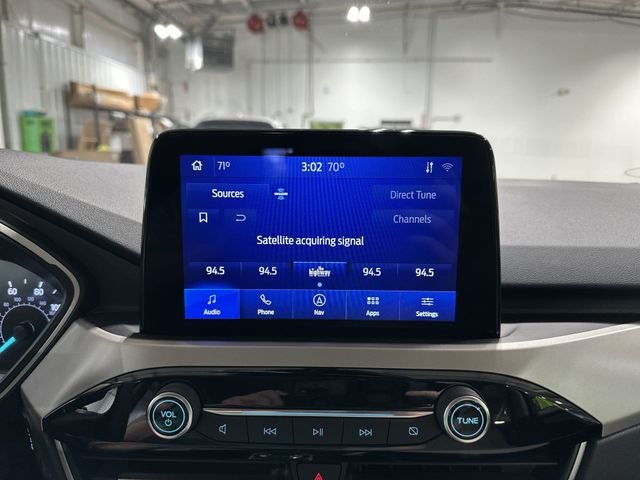 Used 2020 Black Metallic Ford SE image 16