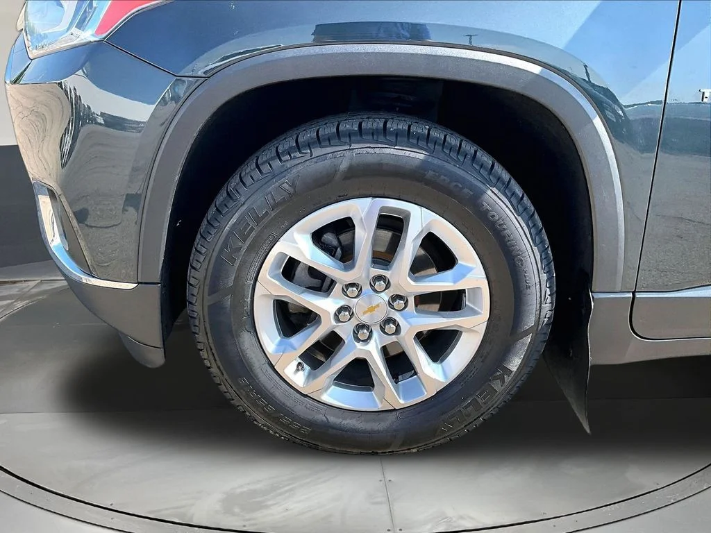 Used 2018 Gray Chevrolet LT image 37