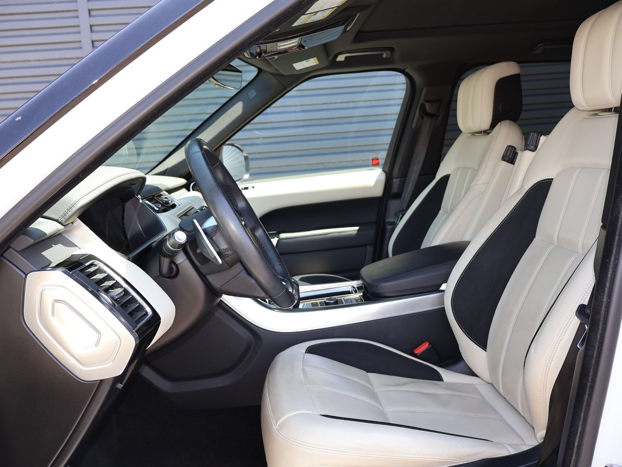 Used 2020 Fuji White Land Rover HSE Dynamic image 21