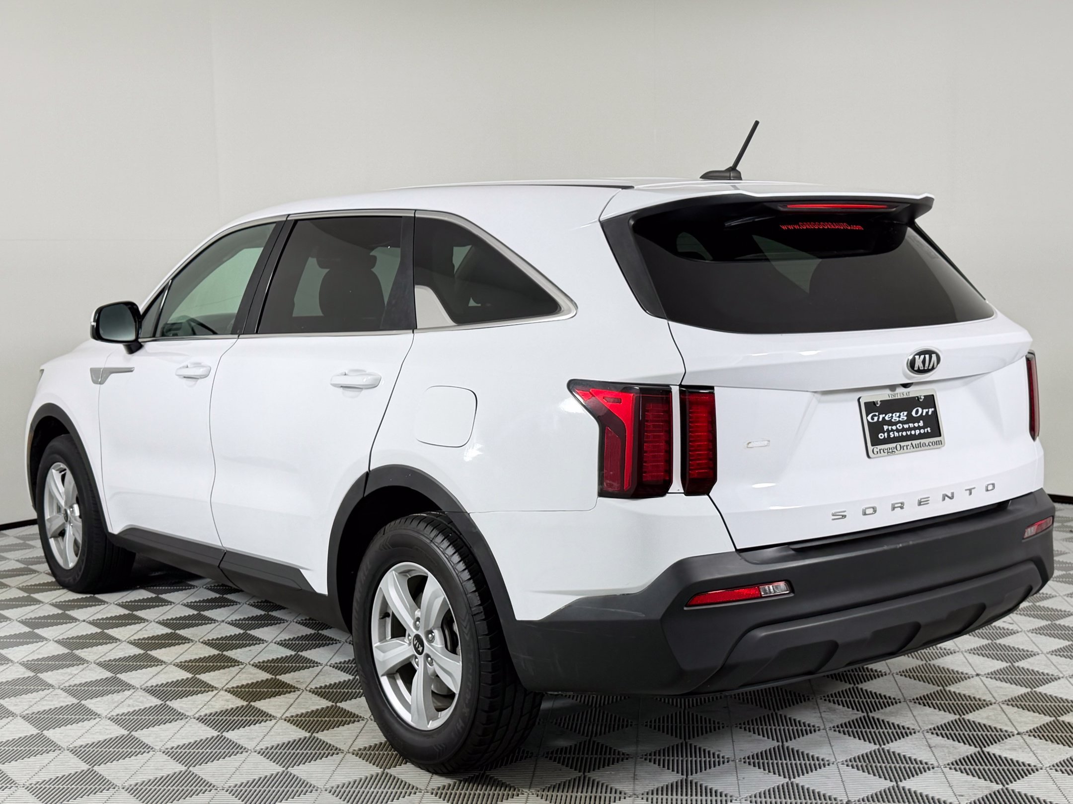 Used 2021 Glacial White Pearl Kia LX image 7