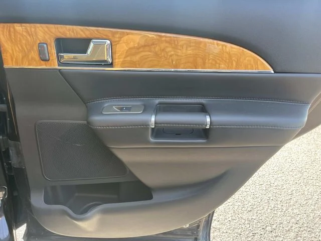 Used 2015 Brown Lincoln Base image 25