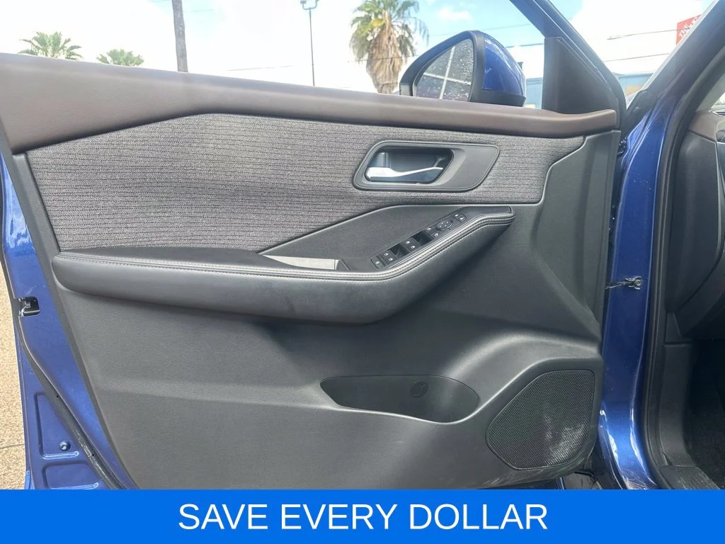 Used 2022 Blue Nissan SV image 7