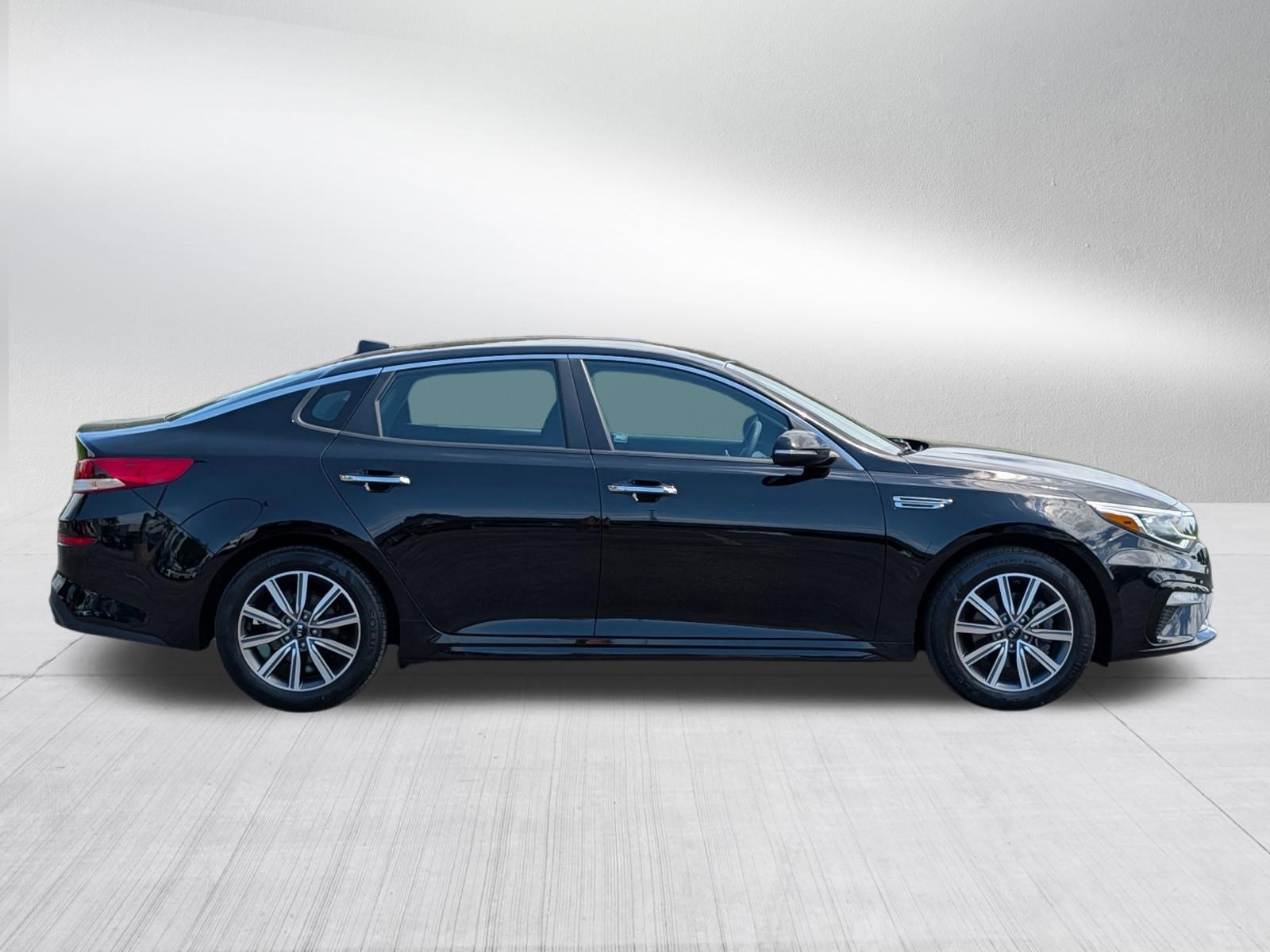 Certified Used 2019 Ebony Black Kia LX image 8