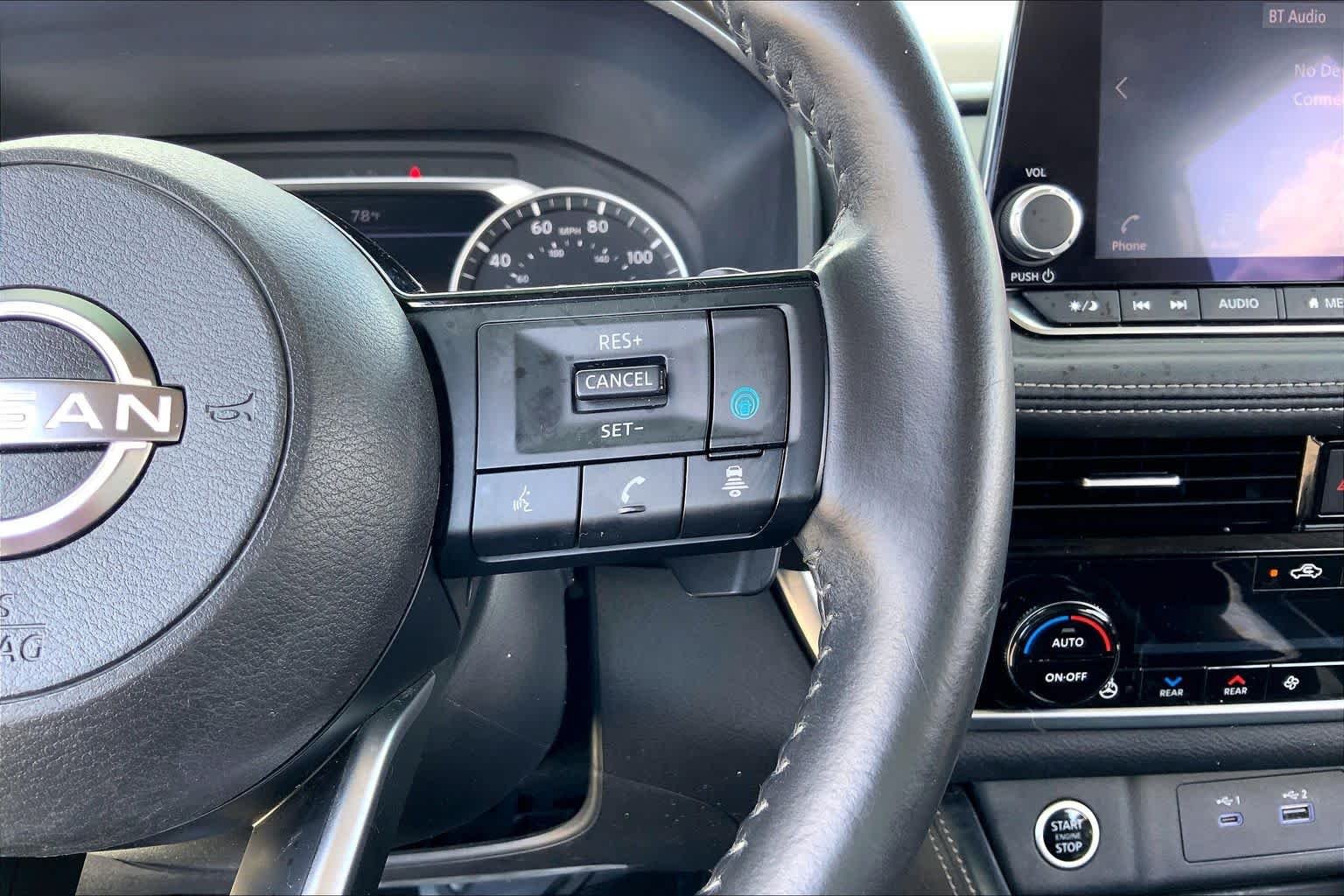 Used 2022 Pearl White Tricoat Nissan SL image 24