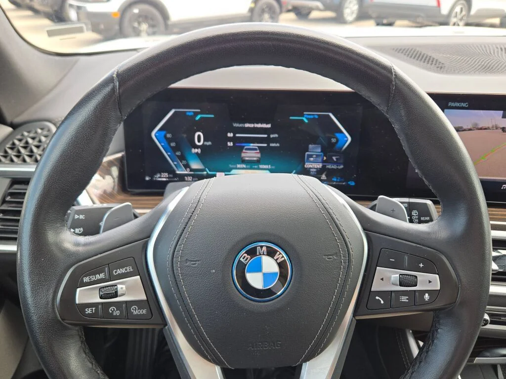 Used 2025 Alpine White BMW xDrive50e image 34