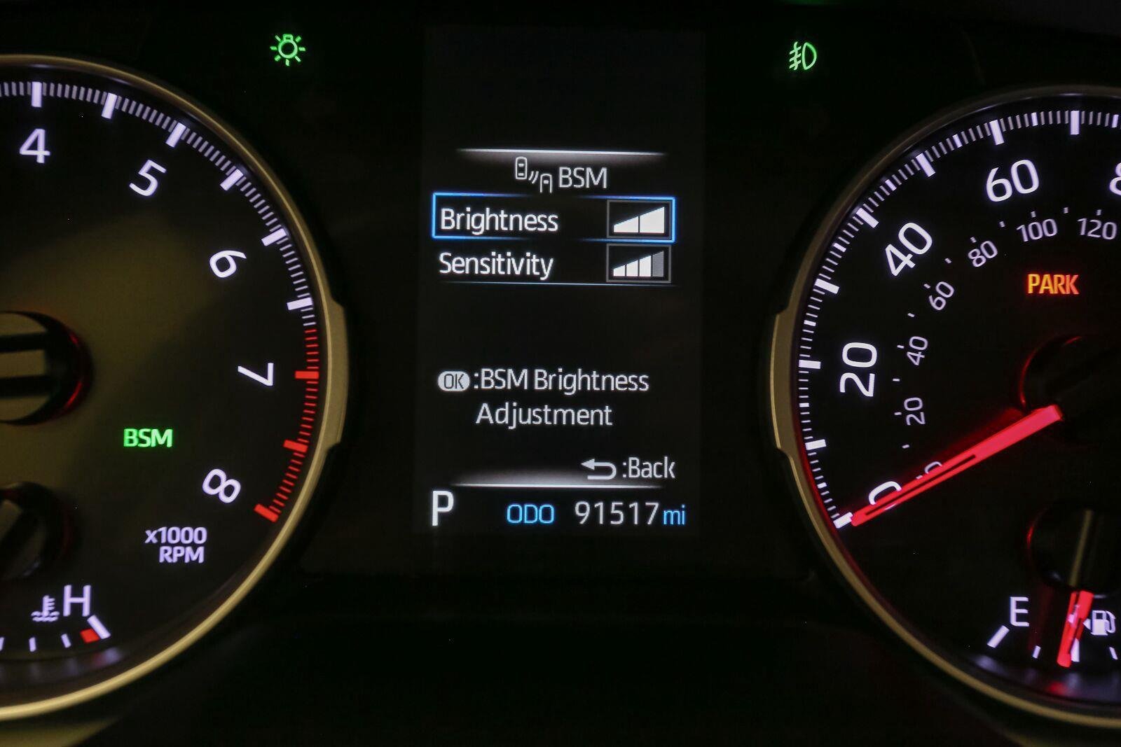 Used 2019 Super White Toyota XLE Premium image 40