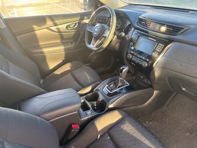 Used 2020 White Nissan SV image 25