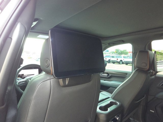Used 2025 White GMC AT4 image 21