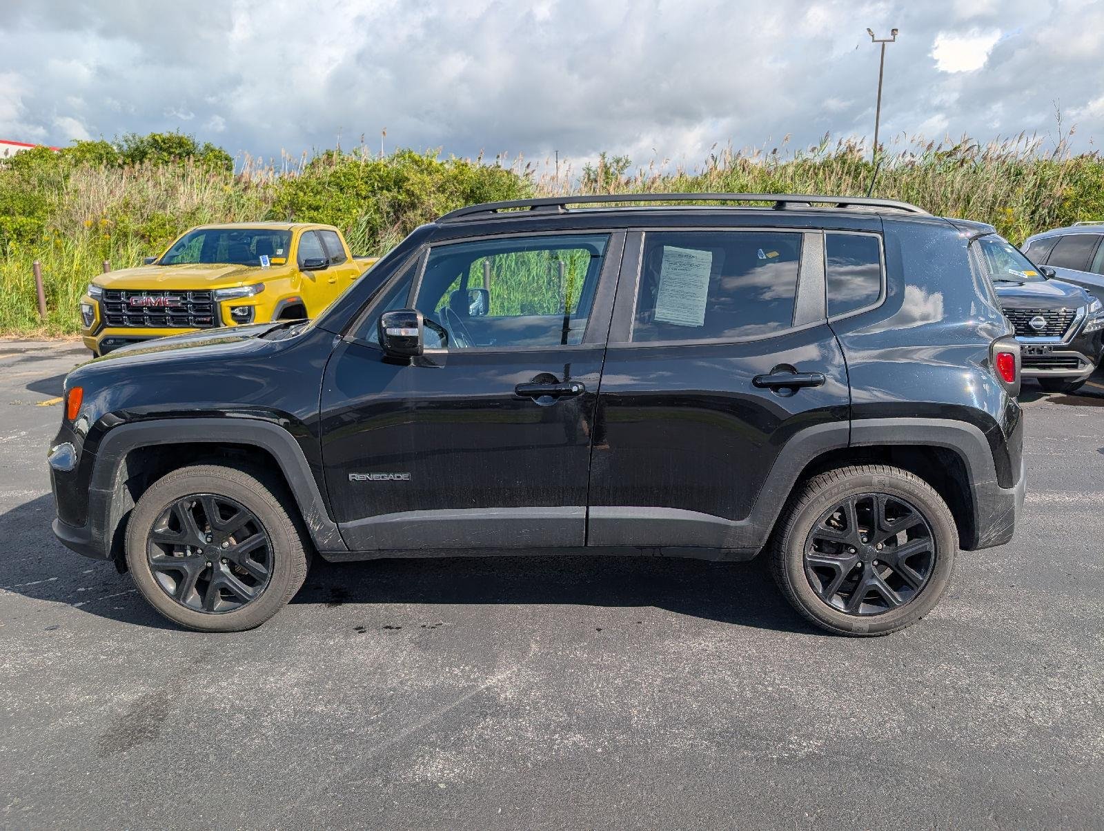 Used 2022 Black Clearcoat Jeep Altitude image 5
