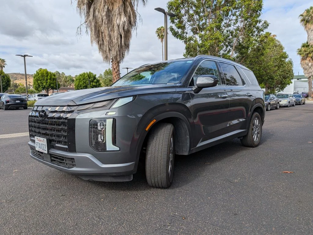 Used 2025 Gray Hyundai SEL image 5
