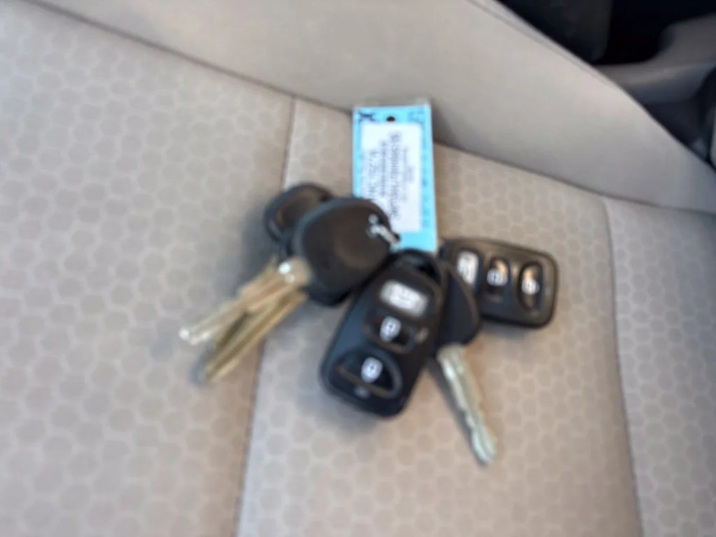 Used 2017 White Hyundai SE image 27