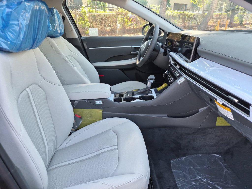 New 2026 Gray Hyundai SE image 31