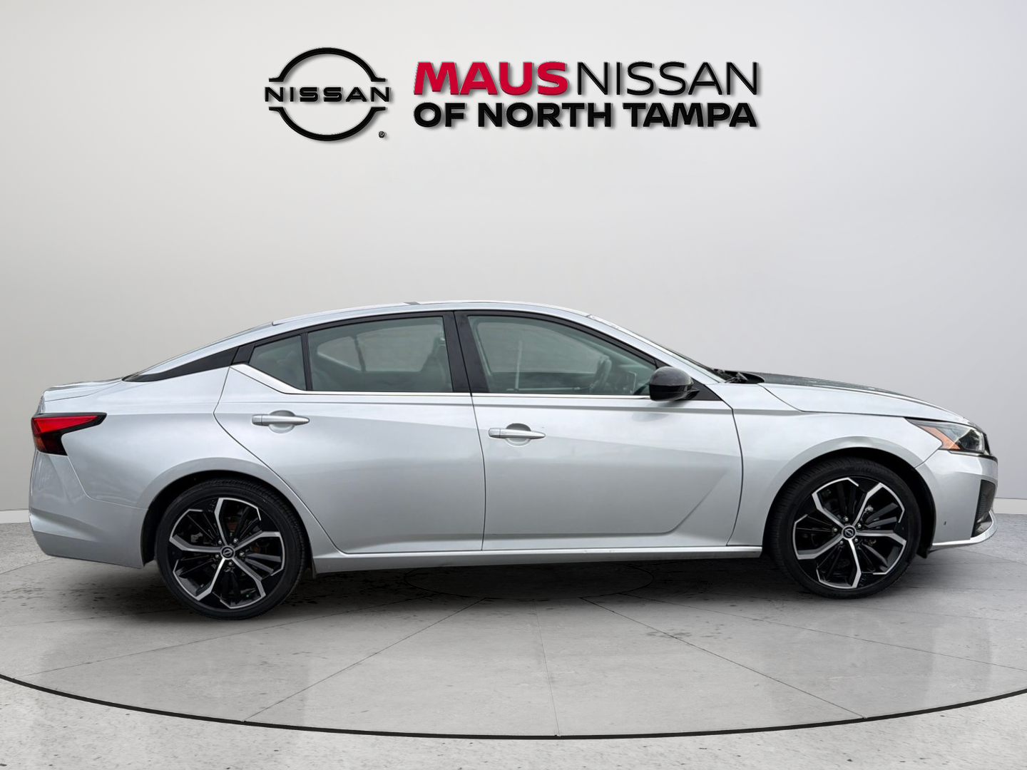 Used 2024 Silver Nissan 2.5 SR image 9