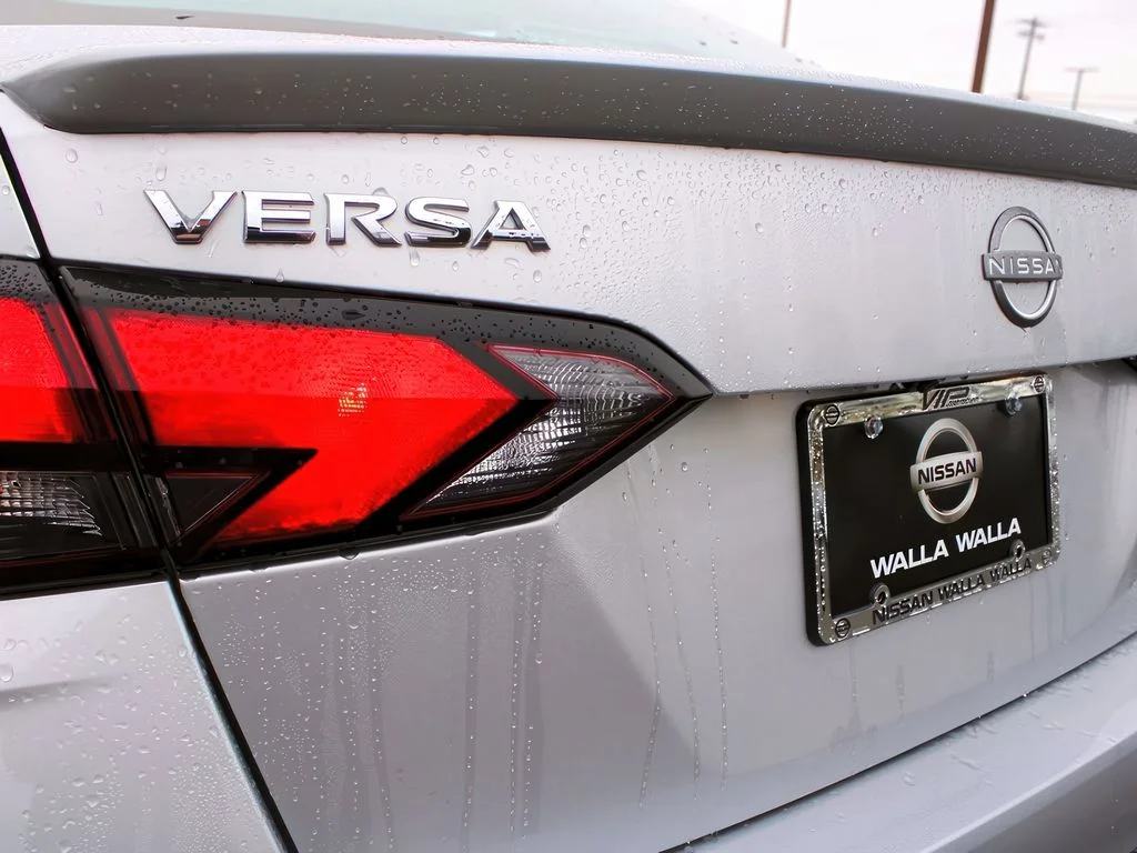 2025 Nissan Versa Sedan SR - Photo 31