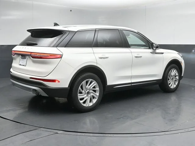 Used 2023 Pristine White Lincoln Standard image 7