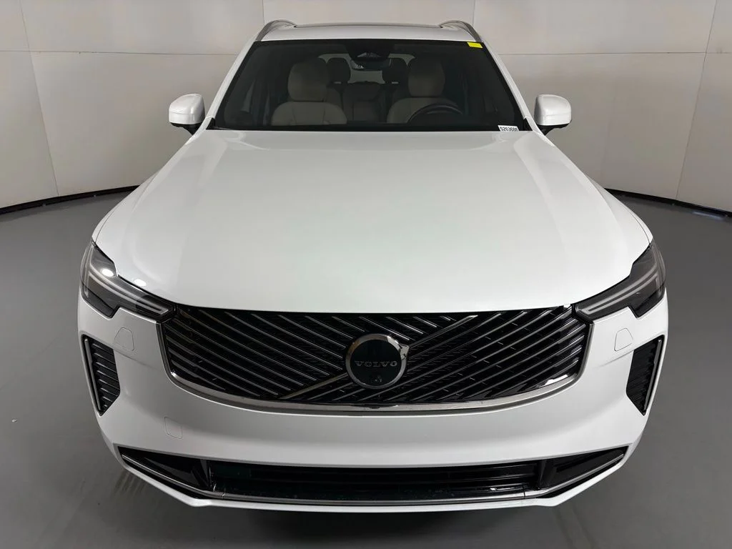 New 2026 White Volvo T8 Plus image 3