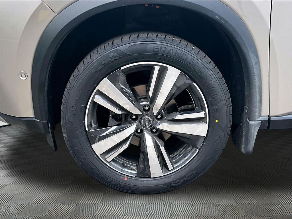 Used 2022 Gold Nissan Platinum image 30